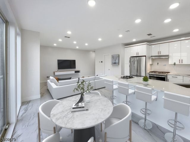 285 Lembeck Ave L, Jersey City, NJ 07305