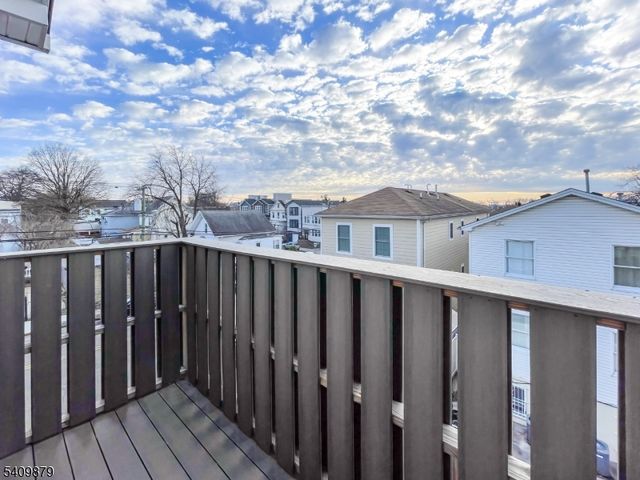 285 Lembeck Ave L, Jersey City, NJ 07305