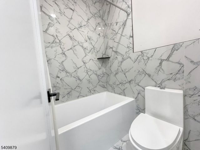 285 Lembeck Ave L, Jersey City, NJ 07305