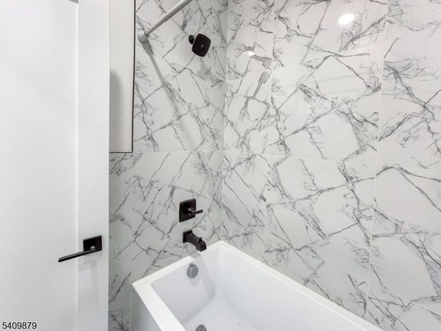 285 Lembeck Ave L, Jersey City, NJ 07305