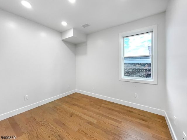 285 Lembeck Ave L, Jersey City, NJ 07305