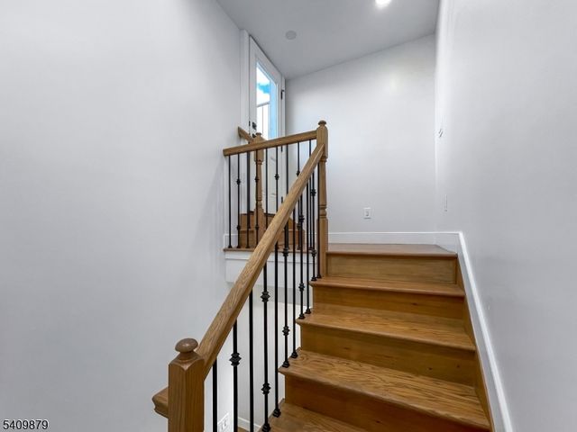 285 Lembeck Ave L, Jersey City, NJ 07305