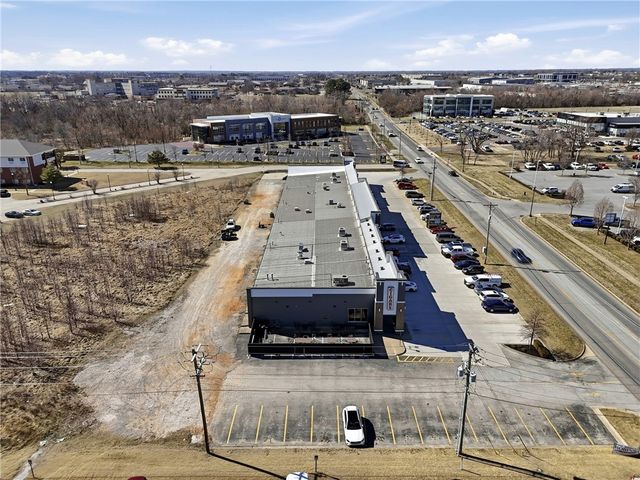 2308 SE 28th Street Suite 5, Bentonville, AR 72712