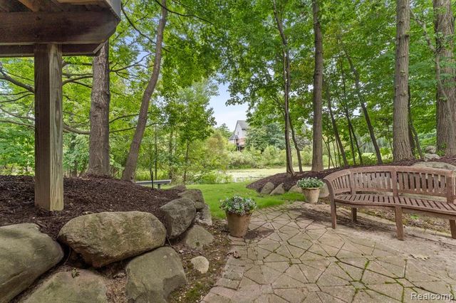6775 Carlyle Crossing, West Bloomfield, MI 48322