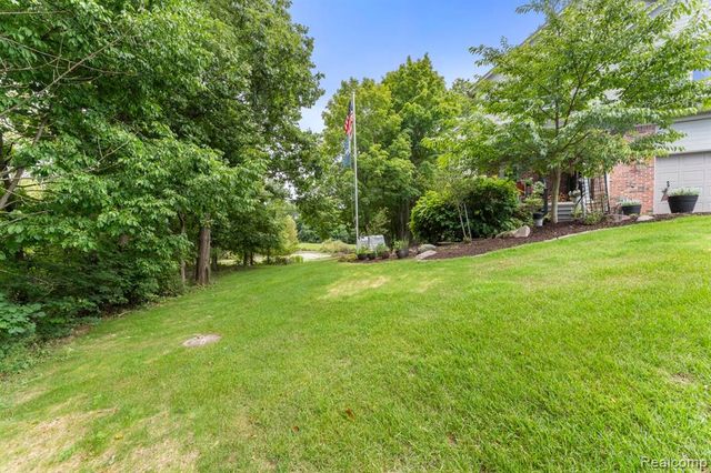 6775 Carlyle Crossing, West Bloomfield, MI 48322
