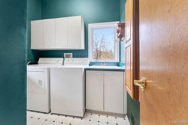 6775 Carlyle Crossing, West Bloomfield, MI 48322