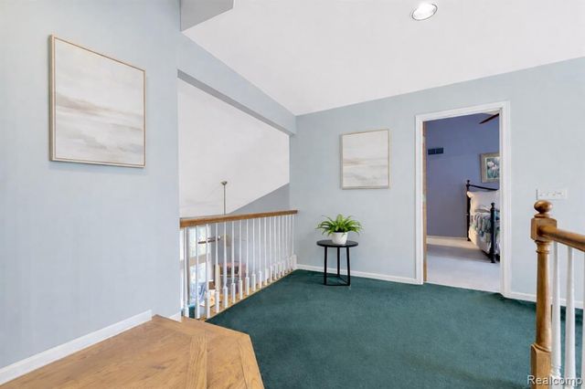 6775 Carlyle Crossing, West Bloomfield, MI 48322