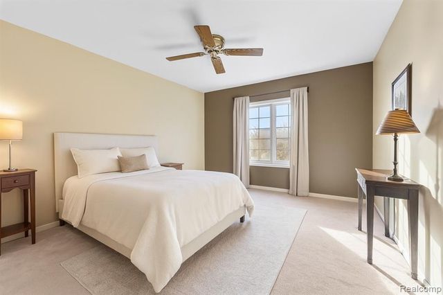 6775 Carlyle Crossing, West Bloomfield, MI 48322