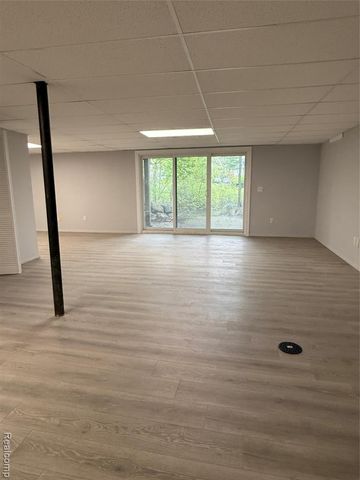 6775 Carlyle Crossing, West Bloomfield, MI 48322