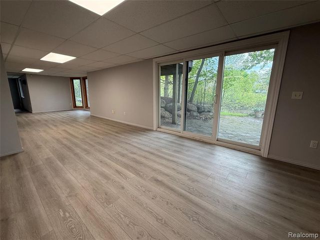 6775 Carlyle Crossing, West Bloomfield, MI 48322