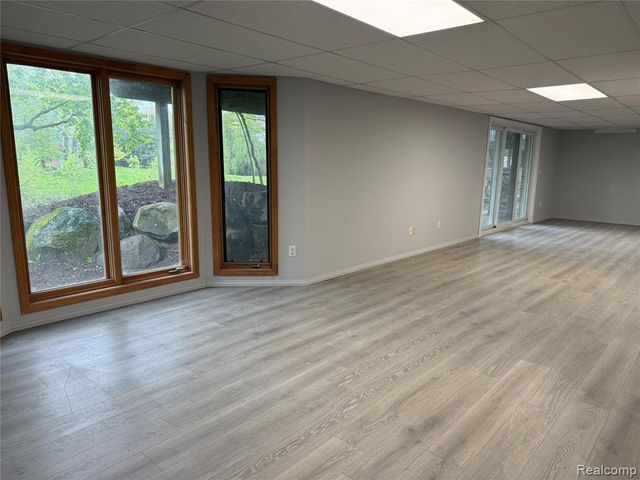 6775 Carlyle Crossing, West Bloomfield, MI 48322