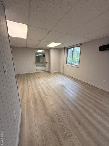 6775 Carlyle Crossing, West Bloomfield, MI 48322