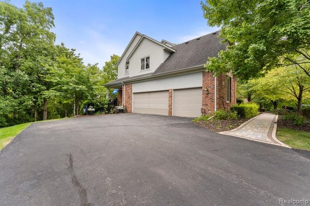 6775 Carlyle Crossing, West Bloomfield, MI 48322