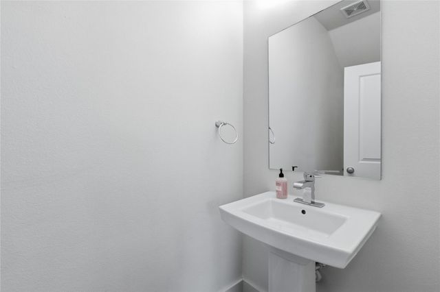 4124 Valley View RD 4B, Austin, TX 78704