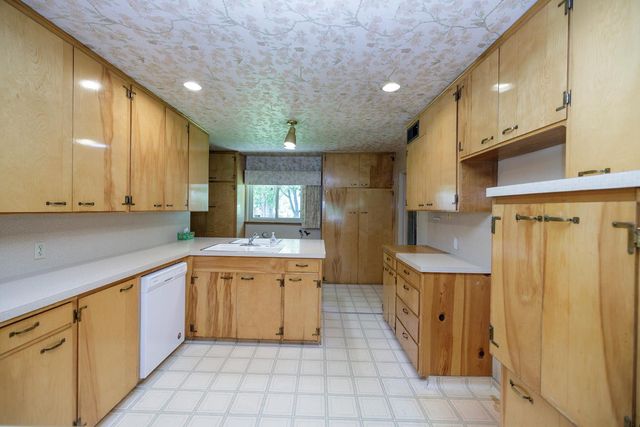 1550 Brayton Ave, Escalon, CA 95320