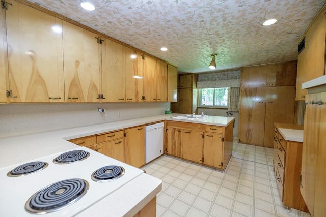 1550 Brayton Ave, Escalon, CA 95320