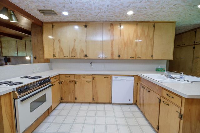 1550 Brayton Ave, Escalon, CA 95320