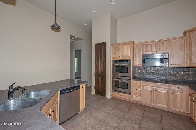 210 W YUCCA Lane, New River, AZ 85087