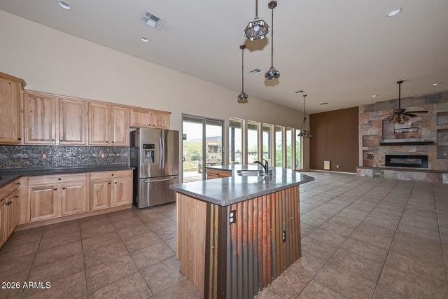 210 W YUCCA Lane, New River, AZ 85087