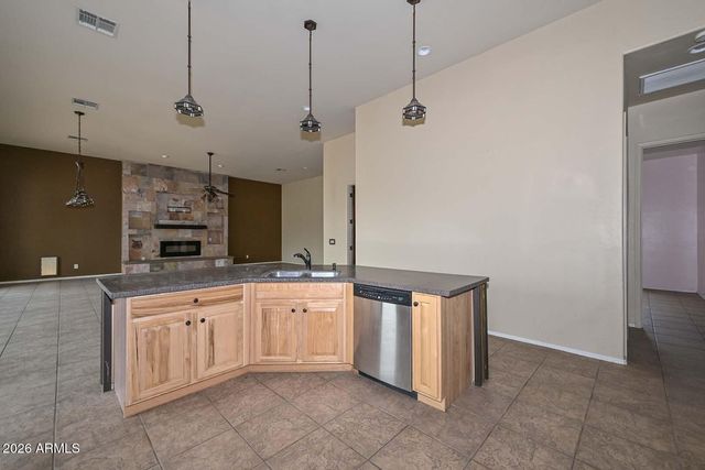 210 W YUCCA Lane, New River, AZ 85087