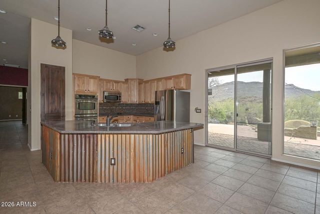 210 W YUCCA Lane, New River, AZ 85087