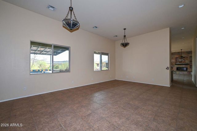 210 W YUCCA Lane, New River, AZ 85087