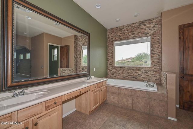 210 W YUCCA Lane, New River, AZ 85087