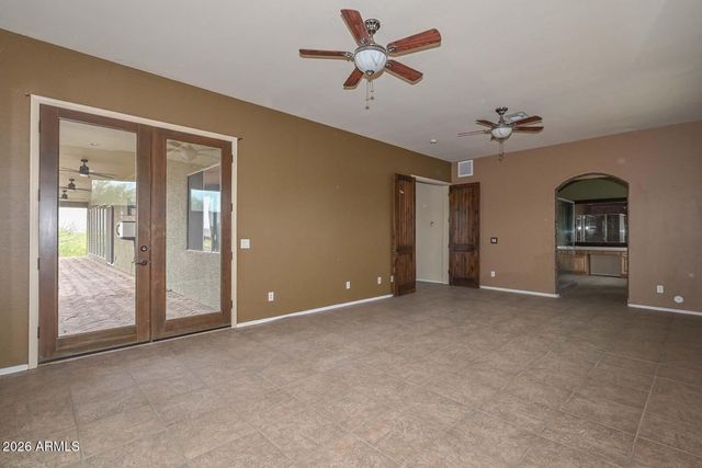 210 W YUCCA Lane, New River, AZ 85087
