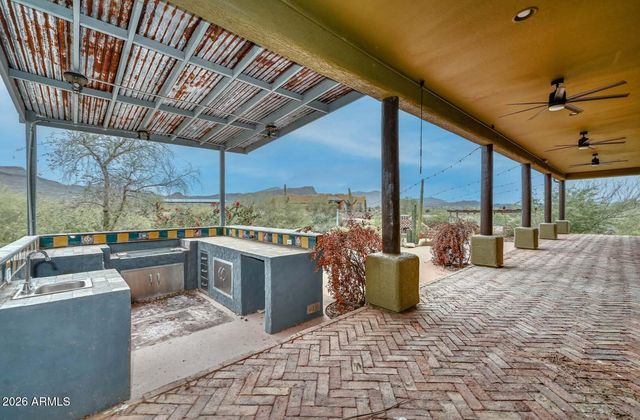 210 W YUCCA Lane, New River, AZ 85087