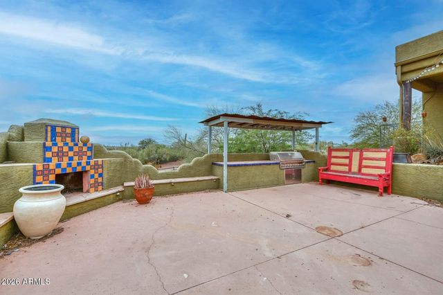 210 W YUCCA Lane, New River, AZ 85087