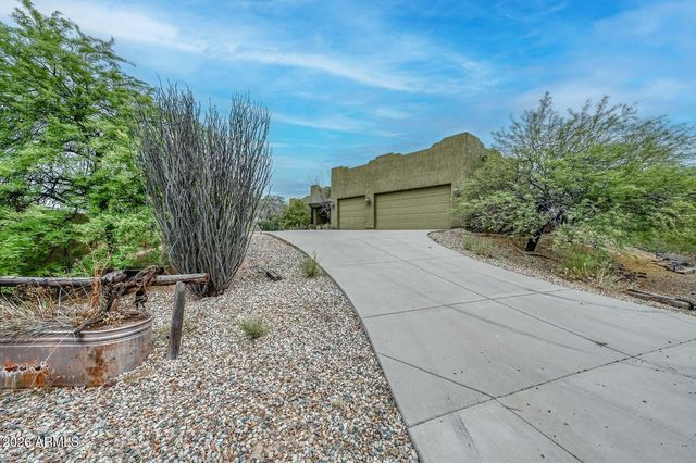 210 W YUCCA Lane, New River, AZ 85087