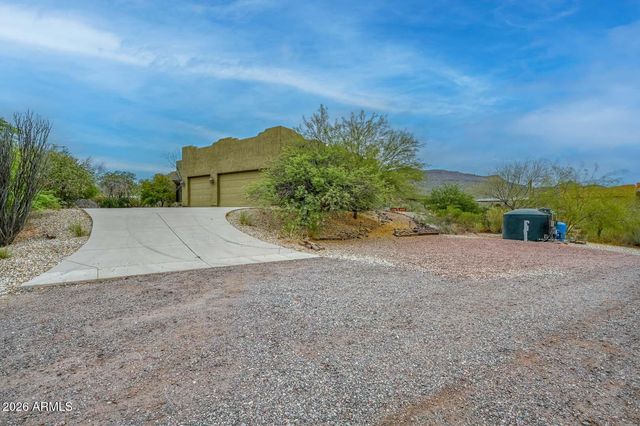 210 W YUCCA Lane, New River, AZ 85087