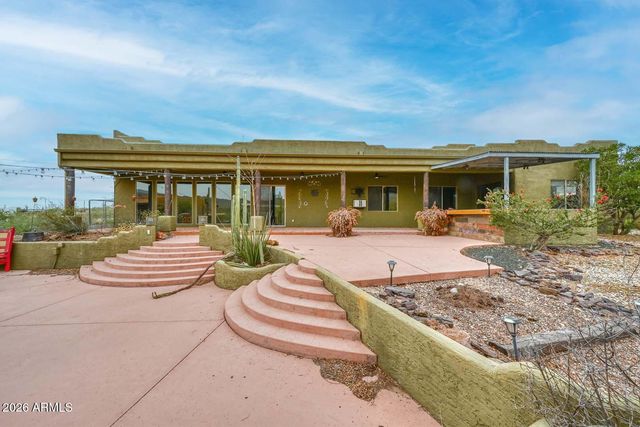 210 W YUCCA Lane, New River, AZ 85087