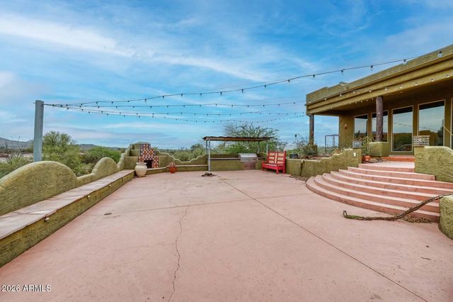 210 W YUCCA Lane, New River, AZ 85087