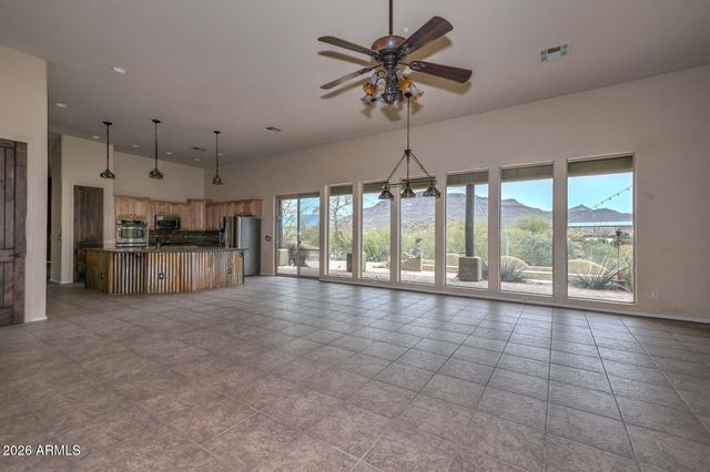 210 W YUCCA Lane, New River, AZ 85087