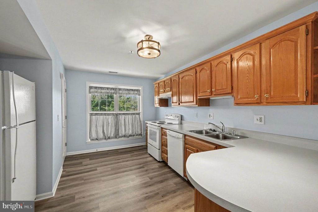 Image 5 of property listing at 8-C OWENS LANDING CT, Perryville, MD 21903