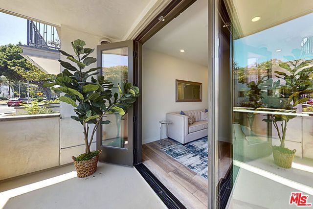 1070 S Bedford Street 402, Los Angeles, CA 90035