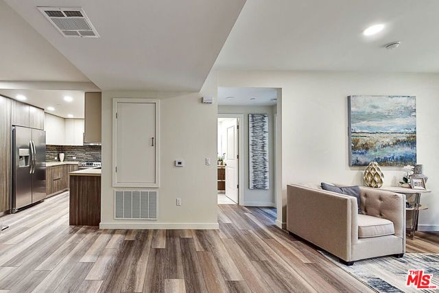 1070 S Bedford Street 402, Los Angeles, CA 90035