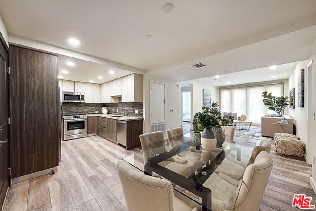 1070 S Bedford Street 402, Los Angeles, CA 90035