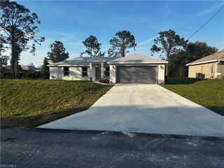 2902 40th ST W, Lehigh Acres, FL 33971