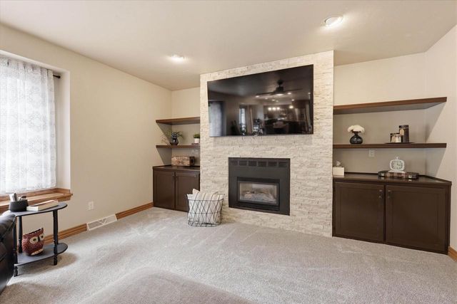 3296 PIONEER DRIVE, Green Bay, WI 54313