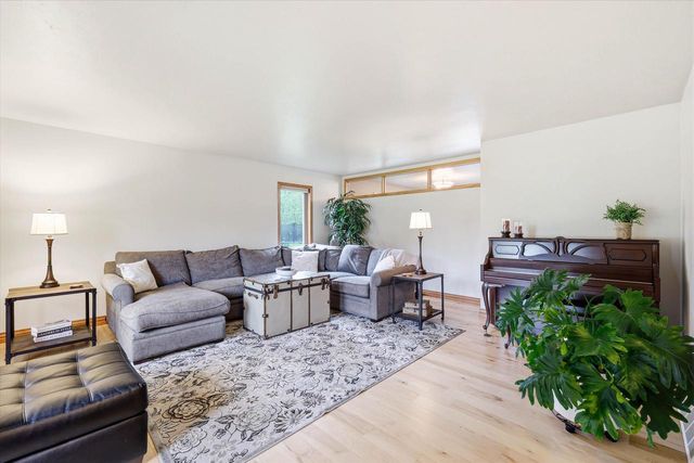 3296 PIONEER DRIVE, Green Bay, WI 54313