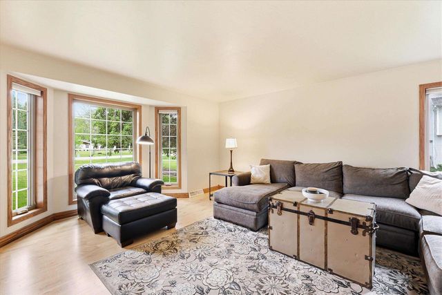 3296 PIONEER DRIVE, Green Bay, WI 54313