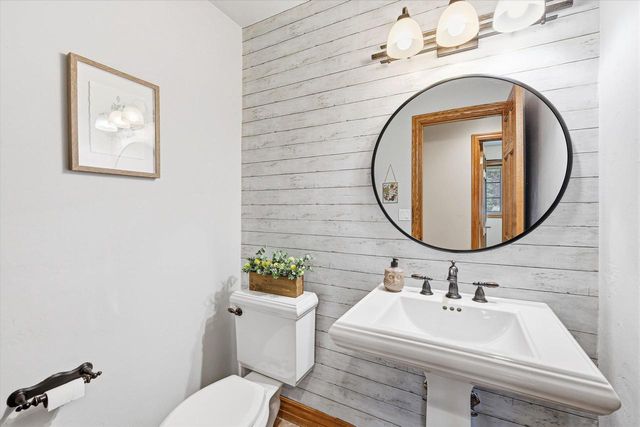 3296 PIONEER DRIVE, Green Bay, WI 54313