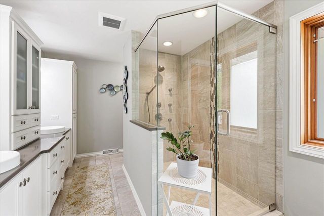 3296 PIONEER DRIVE, Green Bay, WI 54313
