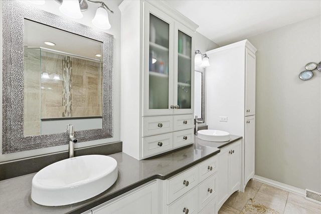 3296 PIONEER DRIVE, Green Bay, WI 54313