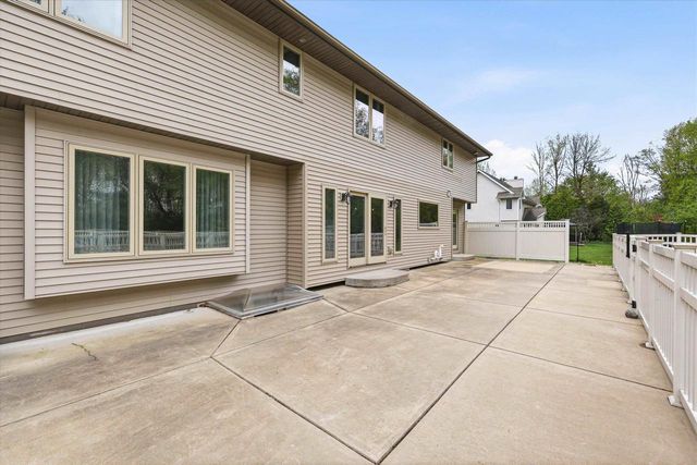 3296 PIONEER DRIVE, Green Bay, WI 54313