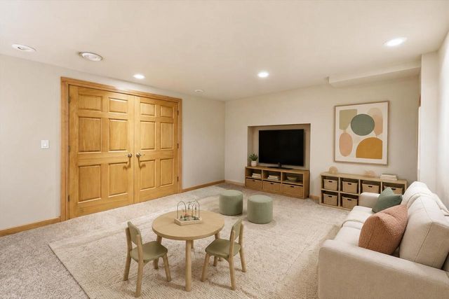 3296 PIONEER DRIVE, Green Bay, WI 54313