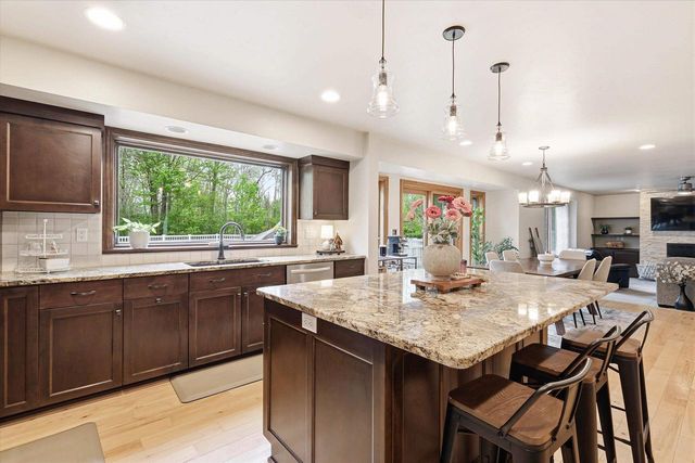 3296 PIONEER DRIVE, Green Bay, WI 54313