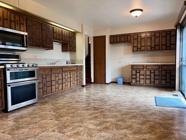 15035 Naughton Drive, South Holland, IL 60473